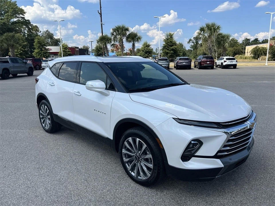 2025 Chevrolet Blazer - Image 10 of 12
