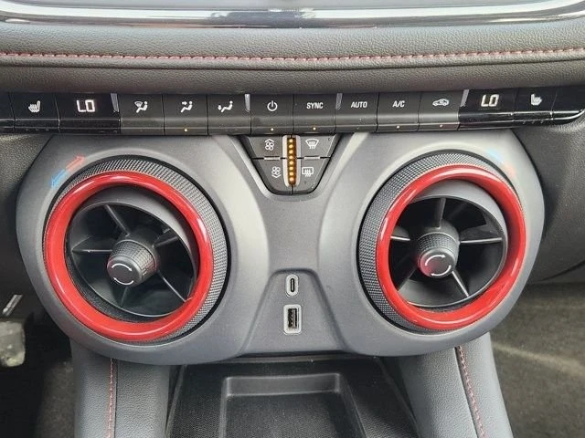 2025 Chevrolet Blazer - Image 16 of 20