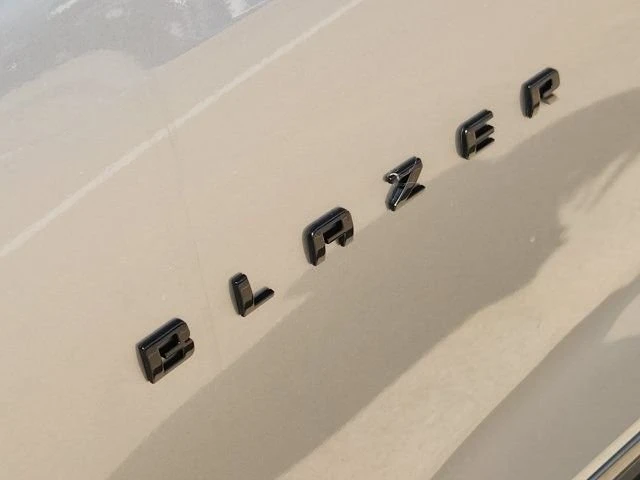2025 Chevrolet Blazer - Image 10 of 20