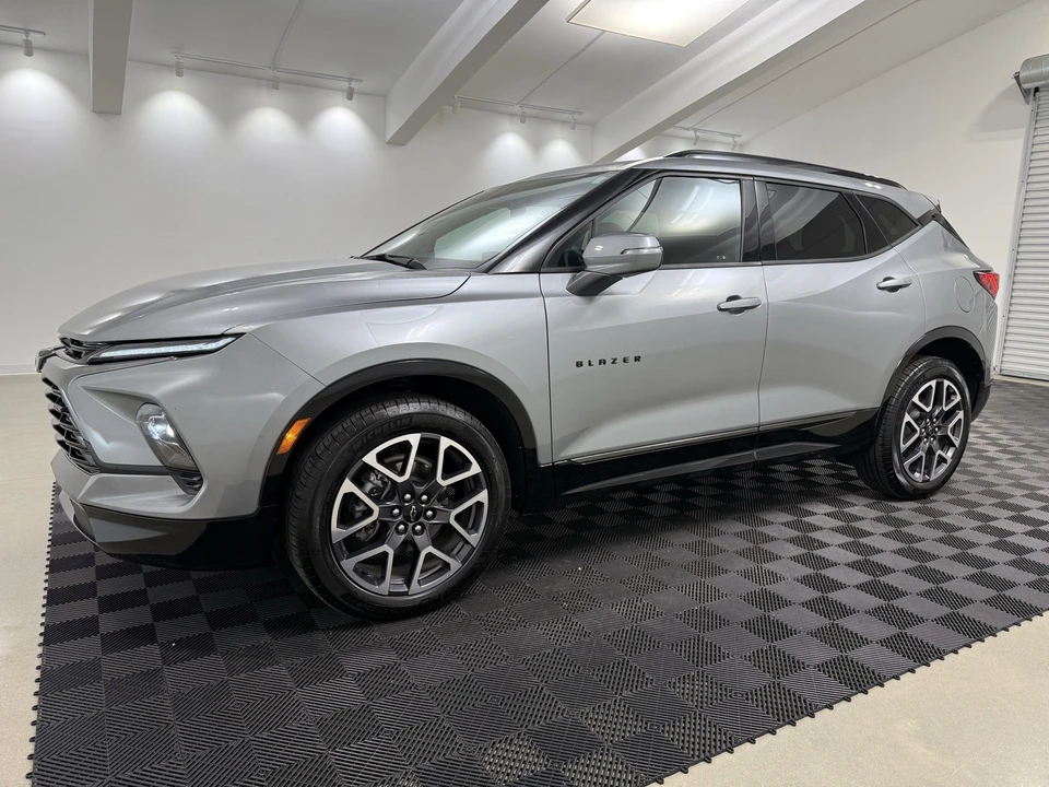 2025 Chevrolet Blazer - Image 3 of 12