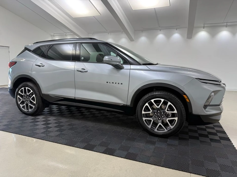 2025 Chevrolet Blazer - Image 5 of 21