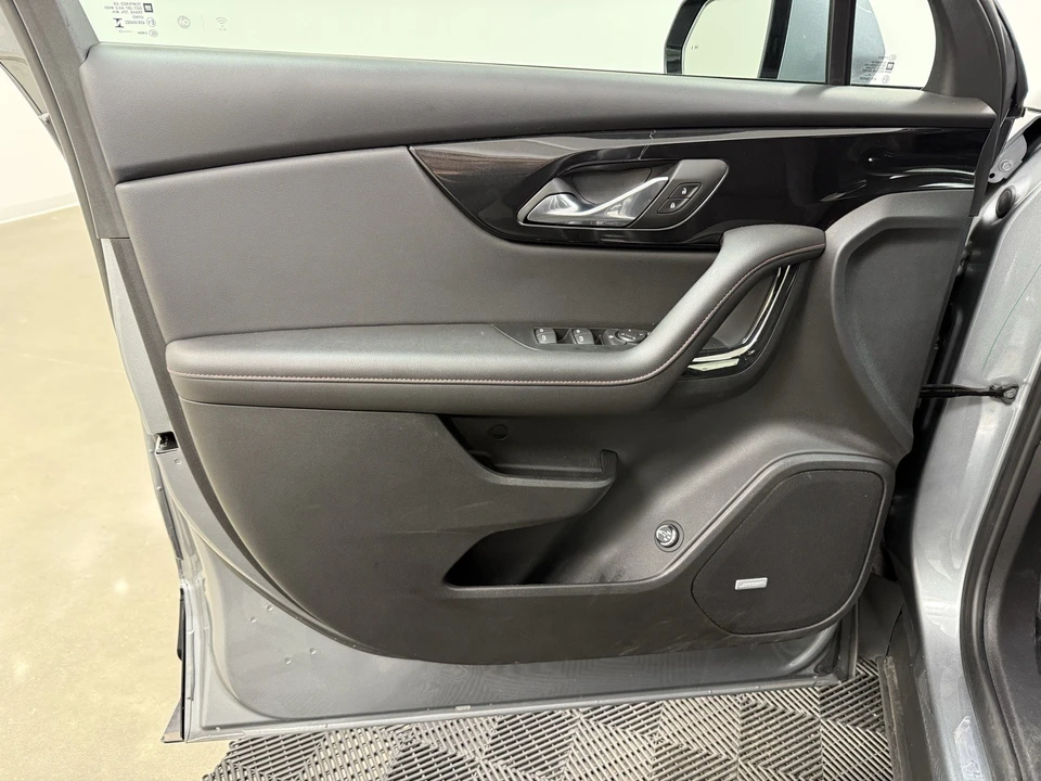 2025 Chevrolet Blazer - Image 11 of 12