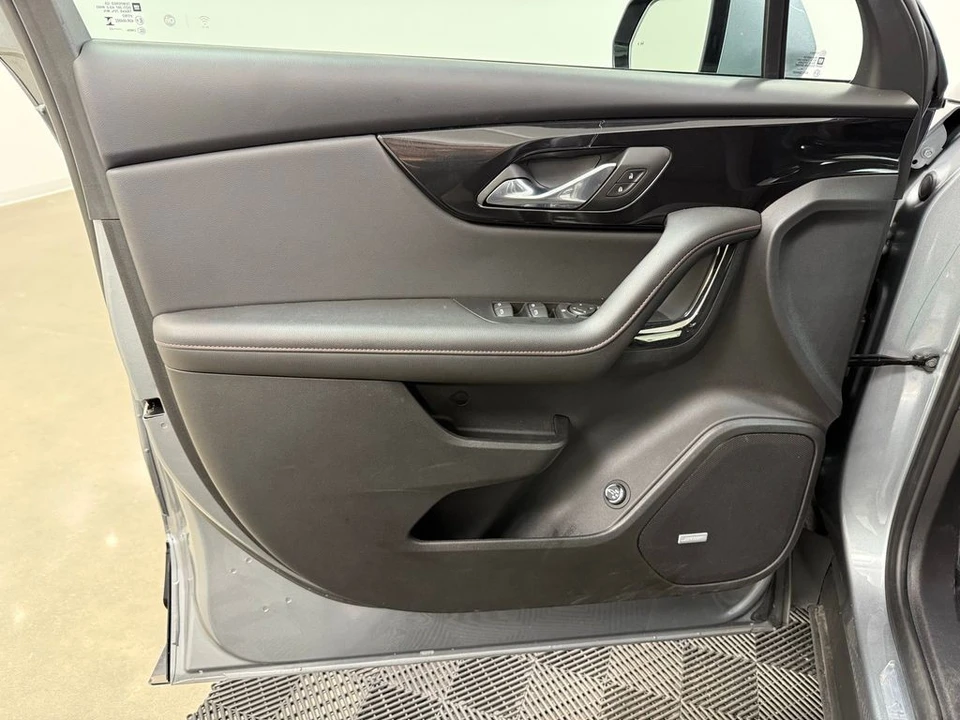 2025 Chevrolet Blazer - Image 11 of 21
