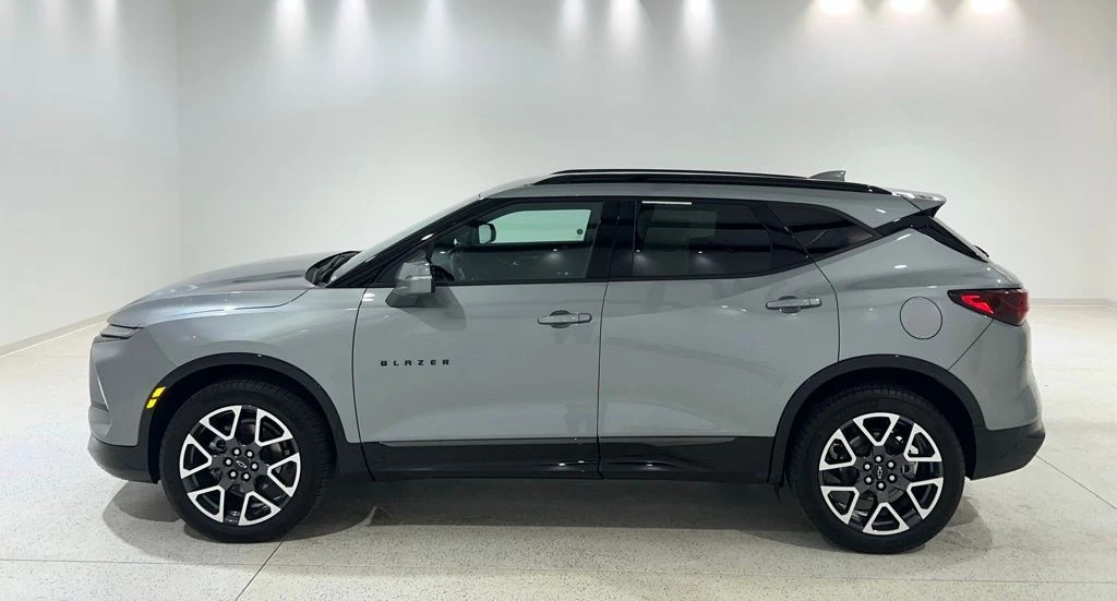 2025 Chevrolet Blazer - Image 2 of 21