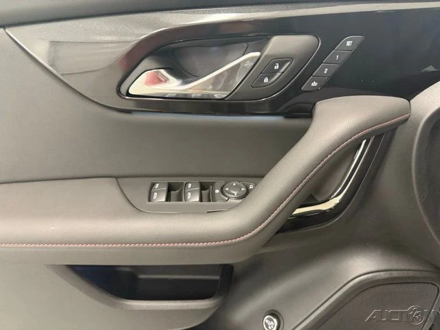 2025 Chevrolet Blazer - Image 14 of 21