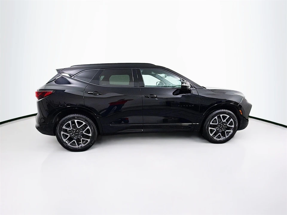 2025 Chevrolet Blazer - Image 9 of 12