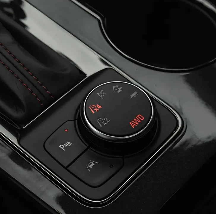 2025 Chevrolet Blazer - Image 15 of 18