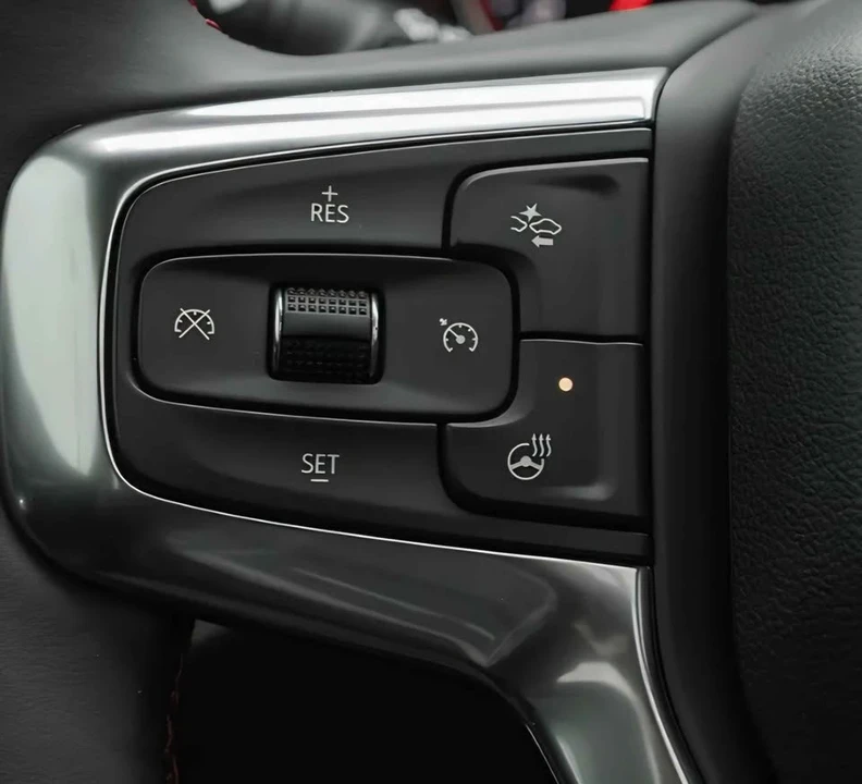 2025 Chevrolet Blazer - Image 10 of 18