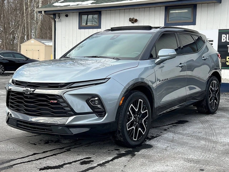2025 Chevrolet Blazer - Image 9 of 31