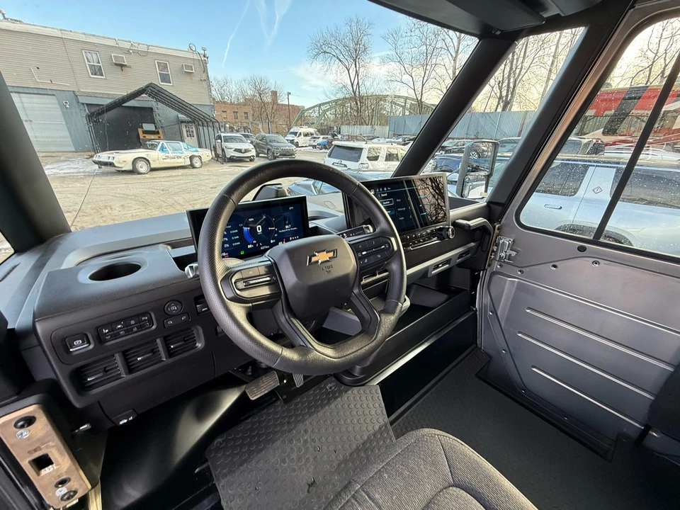 2025 Chevrolet - Image 17 of 19
