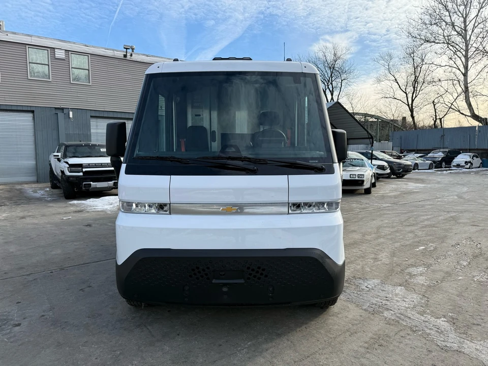 2025 Chevrolet - Image 2 of 19