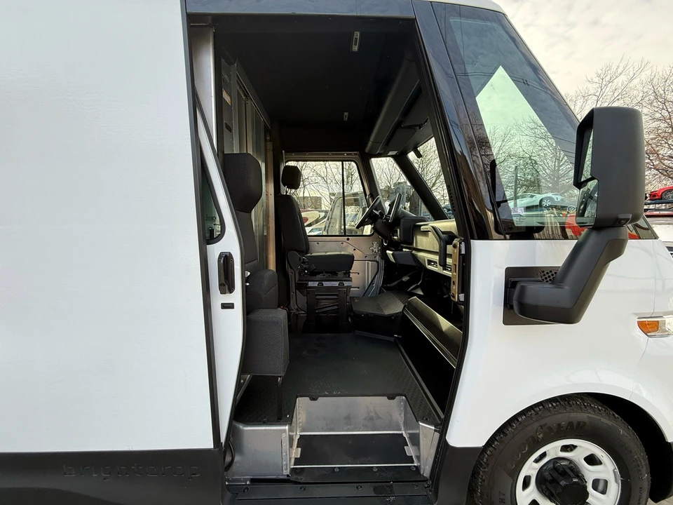 2025 Chevrolet - Image 10 of 19