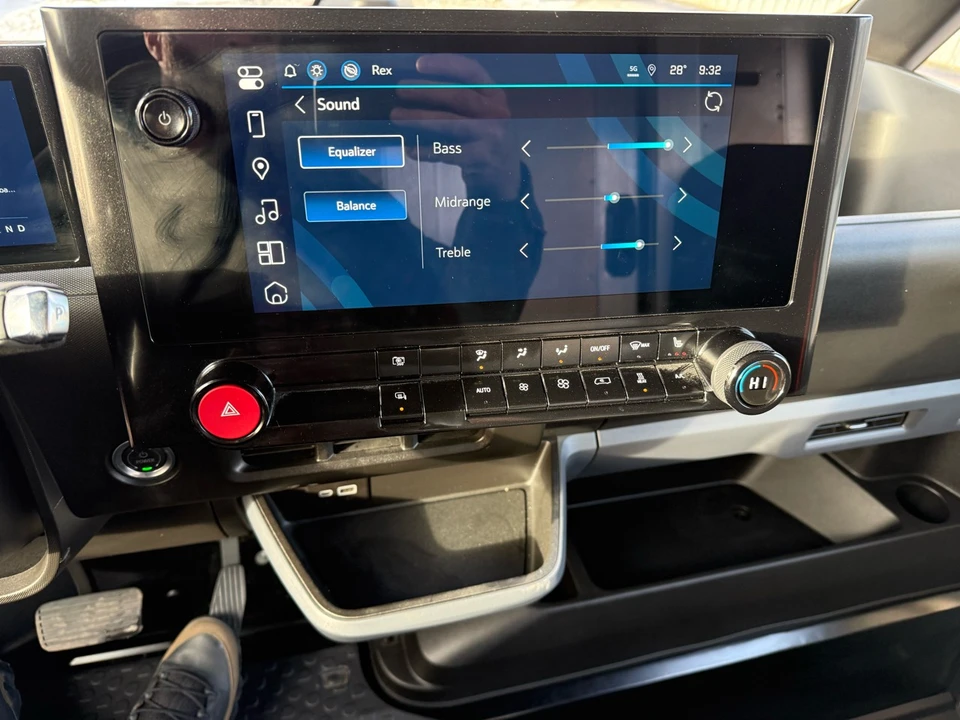 2025 Chevrolet - Image 14 of 19