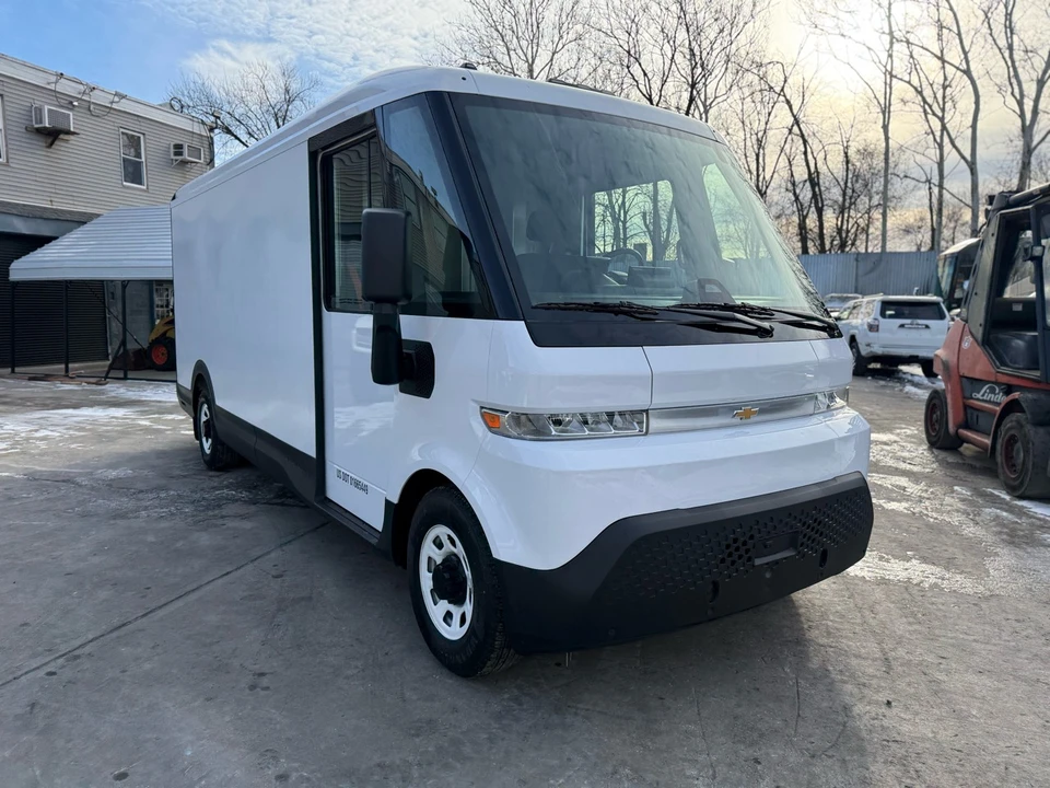2025 Chevrolet - Image 3 of 19