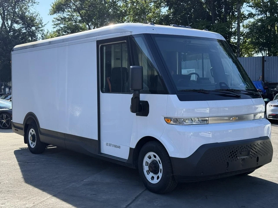 2025 Chevrolet - Image 2 of 31