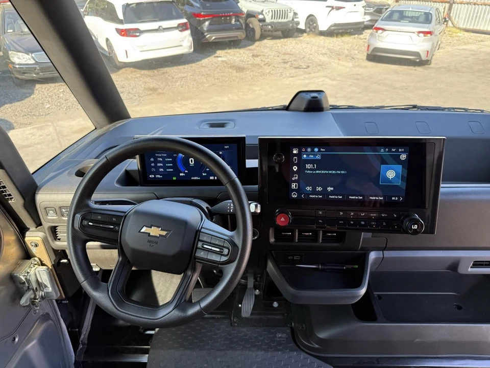 2025 Chevrolet - Image 28 of 31