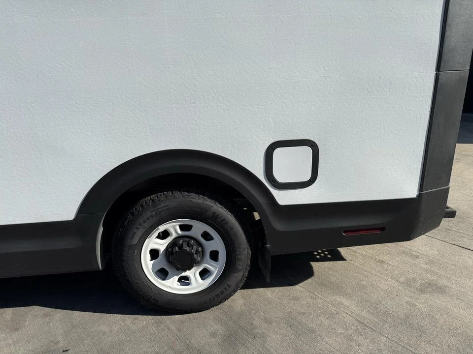 2025 Chevrolet - Image 9 of 31