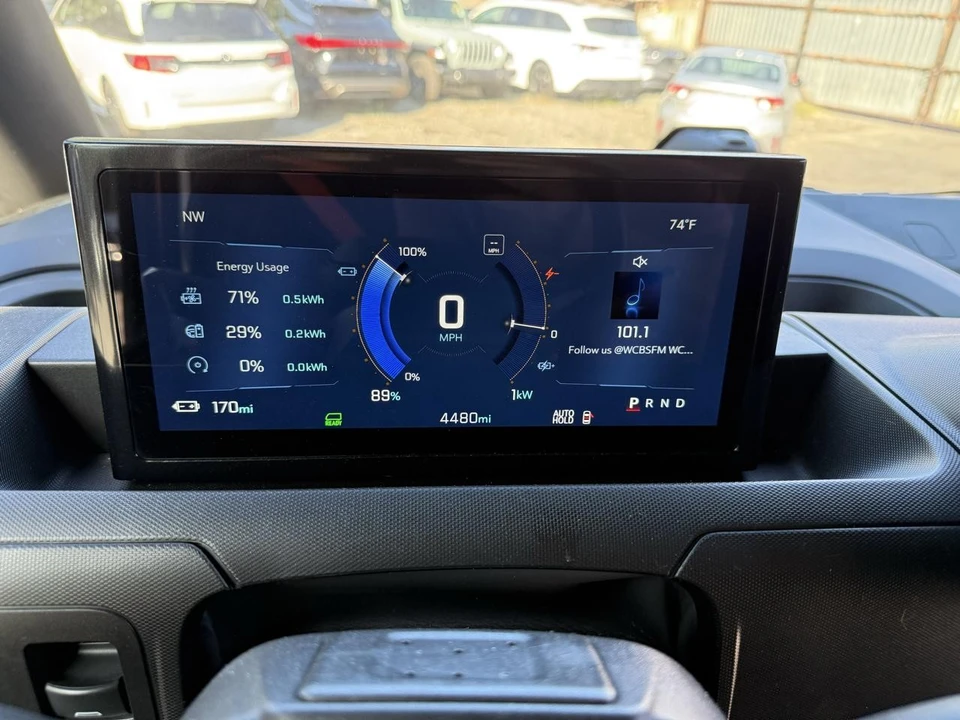 2025 Chevrolet - Image 27 of 31