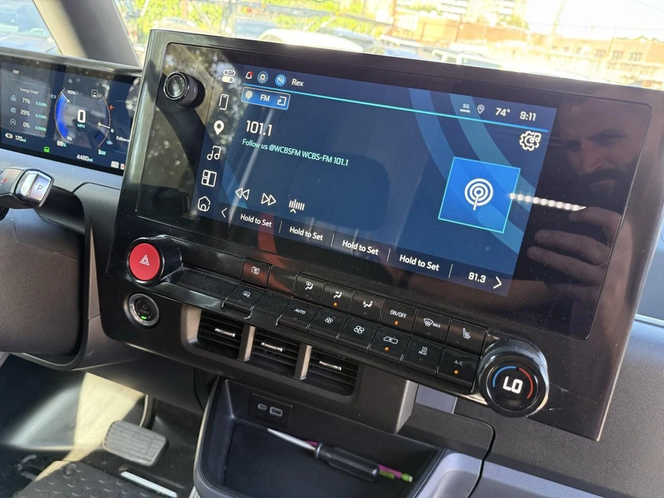 2025 Chevrolet - Image 23 of 31