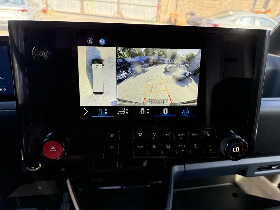 2025 Chevrolet - Image 25 of 31