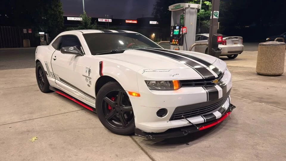 2025 Chevrolet Camaro - Image 2 of 5
