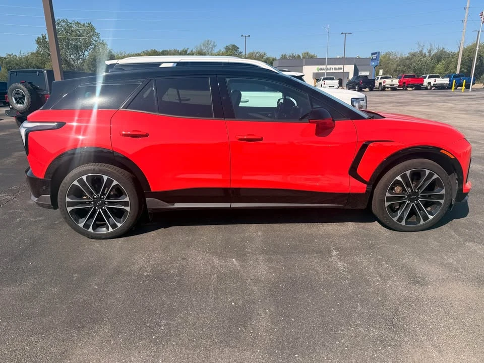 2025 Chevrolet Blazer - Image 2 of 6