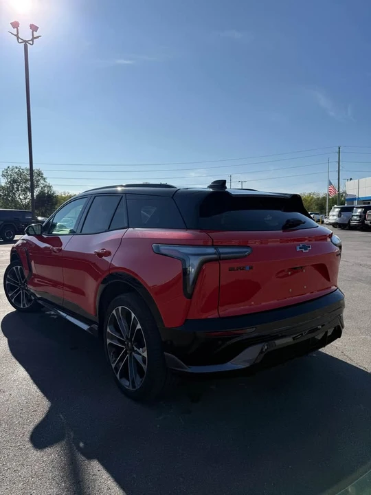 2025 Chevrolet Blazer - Image 2 of 7