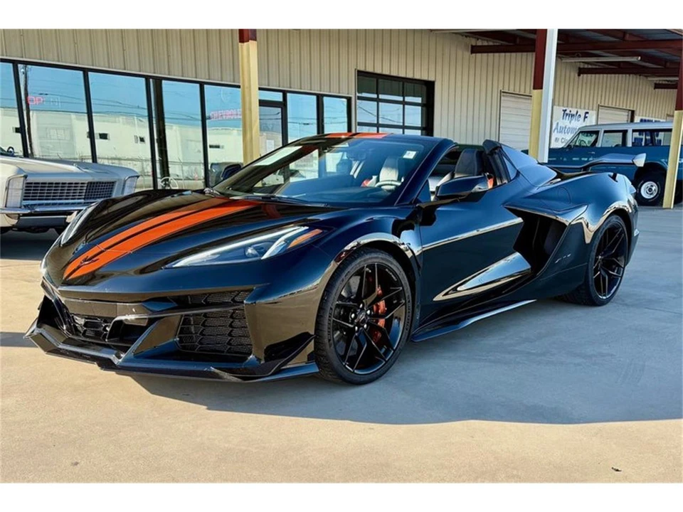 2025 Chevrolet Corvette C8 - Image 25 of 31