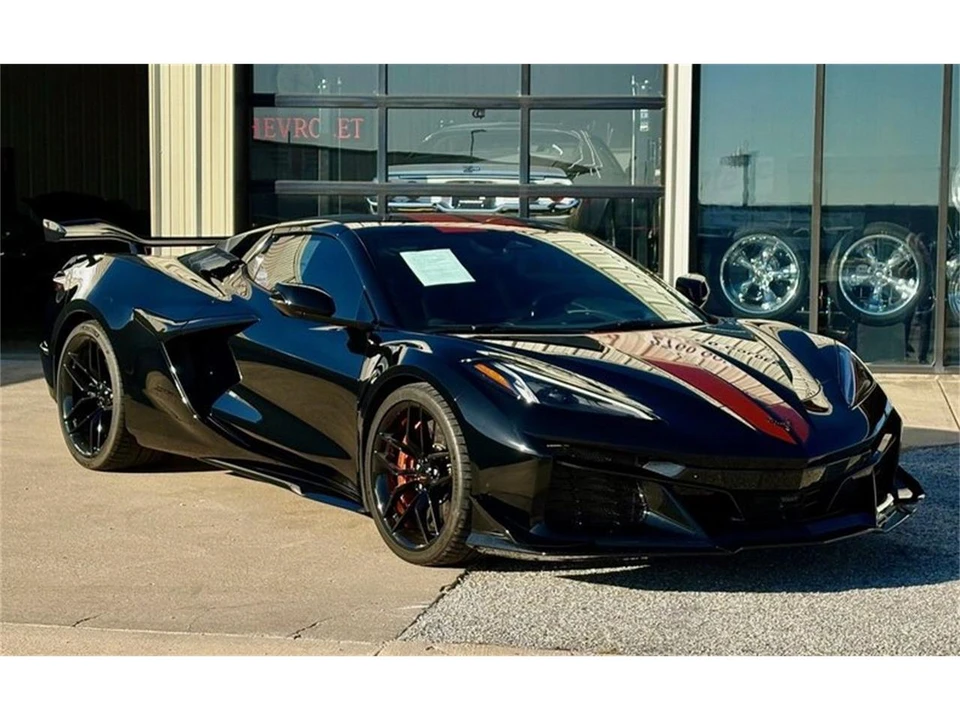 2025 Chevrolet Corvette C8 - Image 18 of 31