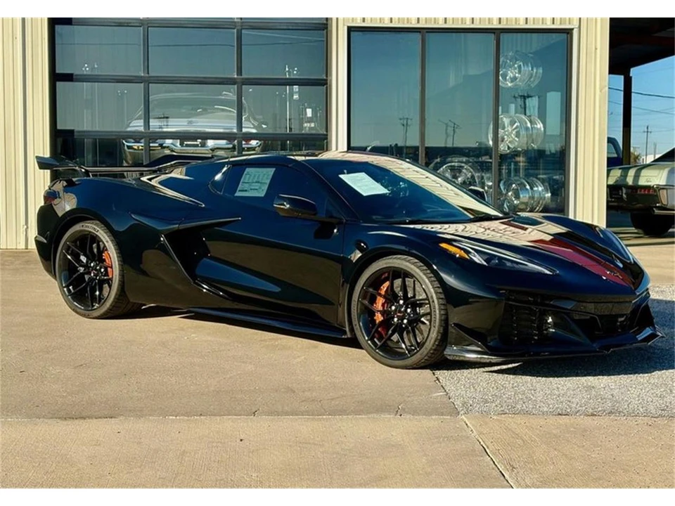 2025 Chevrolet Corvette C8 - Image 17 of 31