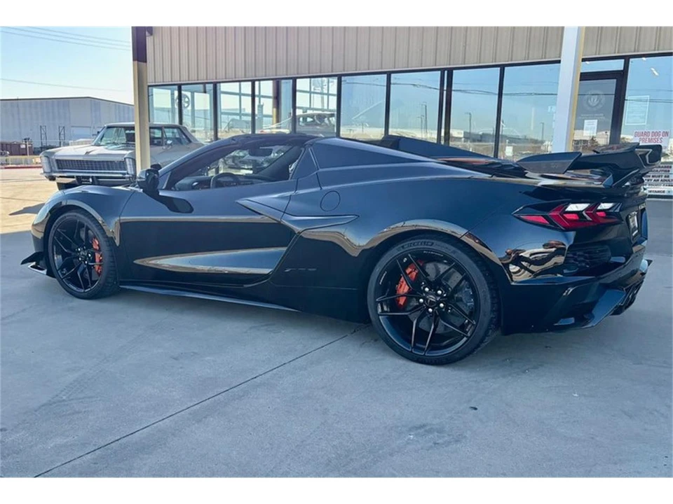 2025 Chevrolet Corvette C8 - Image 27 of 31
