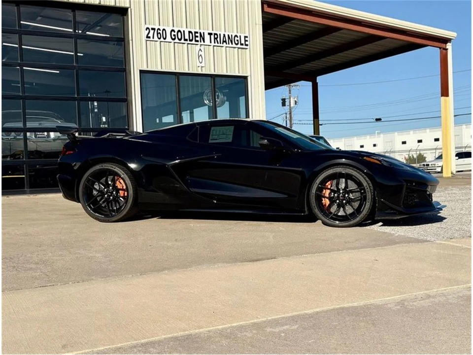 2025 Chevrolet Corvette C8 - Image 16 of 31