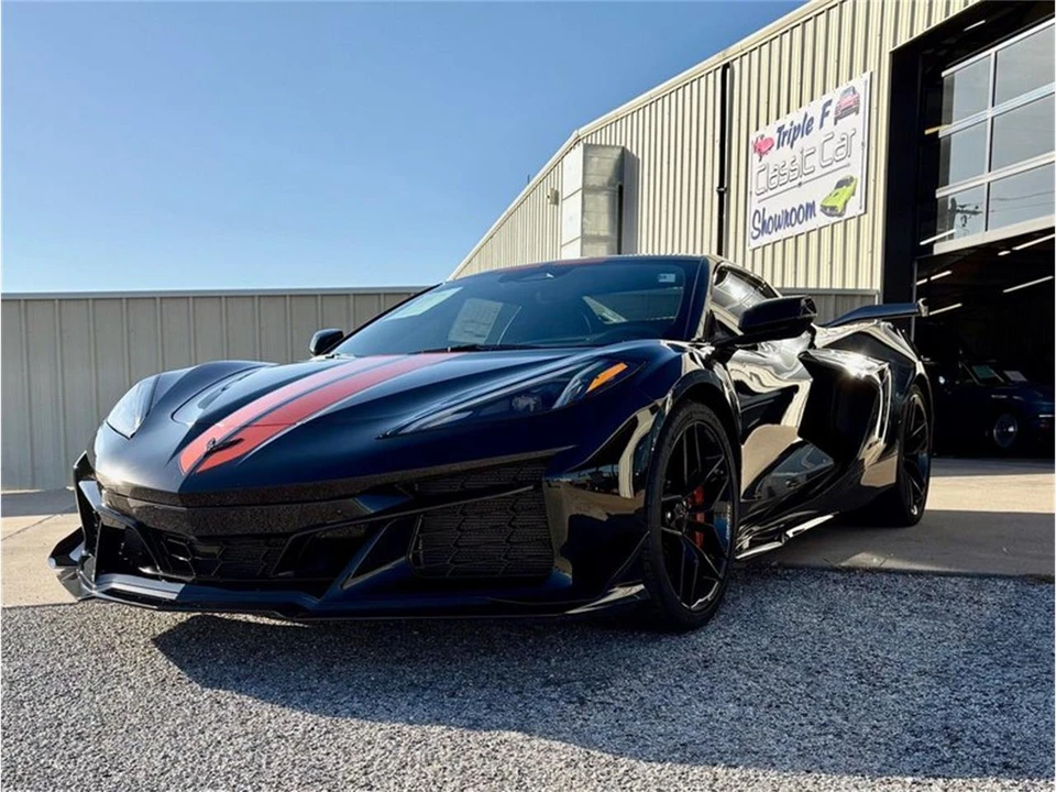 2025 Chevrolet Corvette C8 - Image 7 of 31