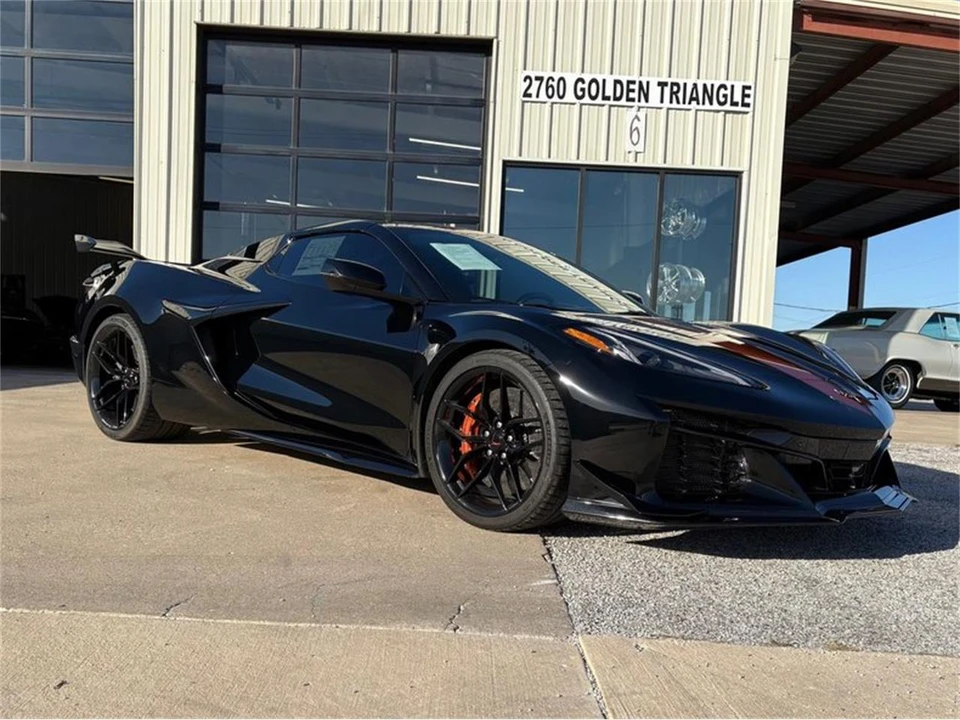 2025 Chevrolet Corvette C8 - Image 4 of 31