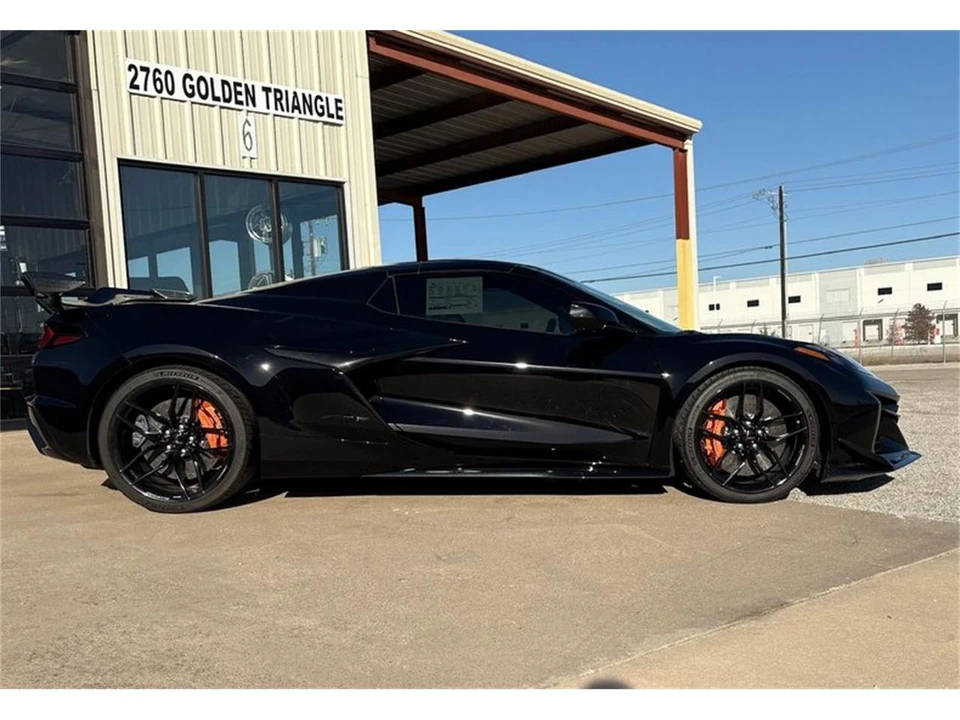 2025 Chevrolet Corvette C8 - Image 15 of 31