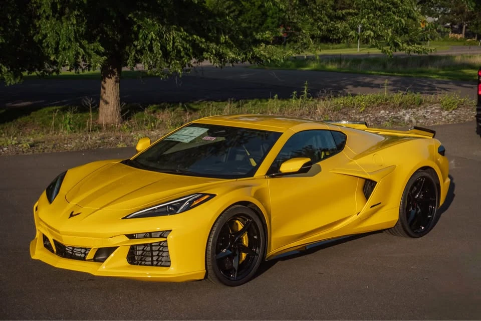 2025 Chevrolet Corvette C8 E-Ray - Image 9 of 16