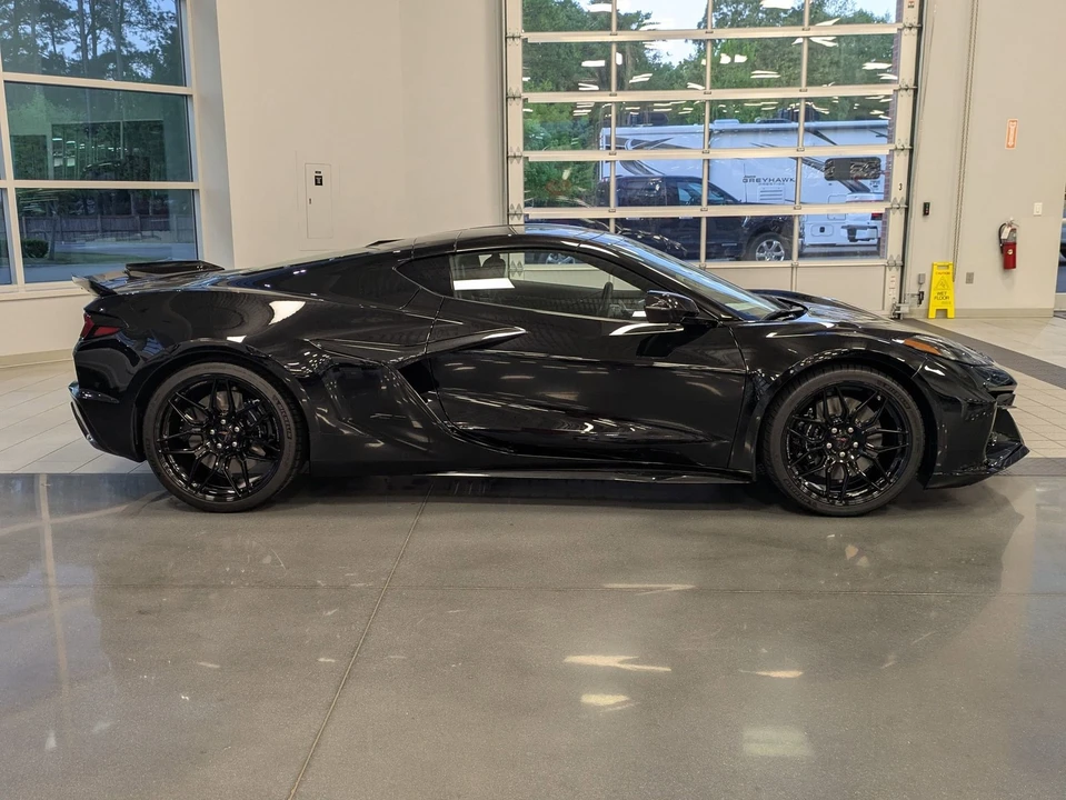 2025 Chevrolet Corvette C8 Z06 - Image 3 of 31