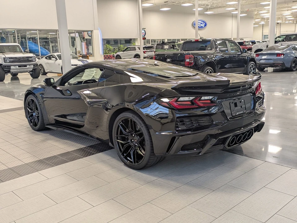 2025 Chevrolet Corvette C8 Z06 - Image 6 of 31