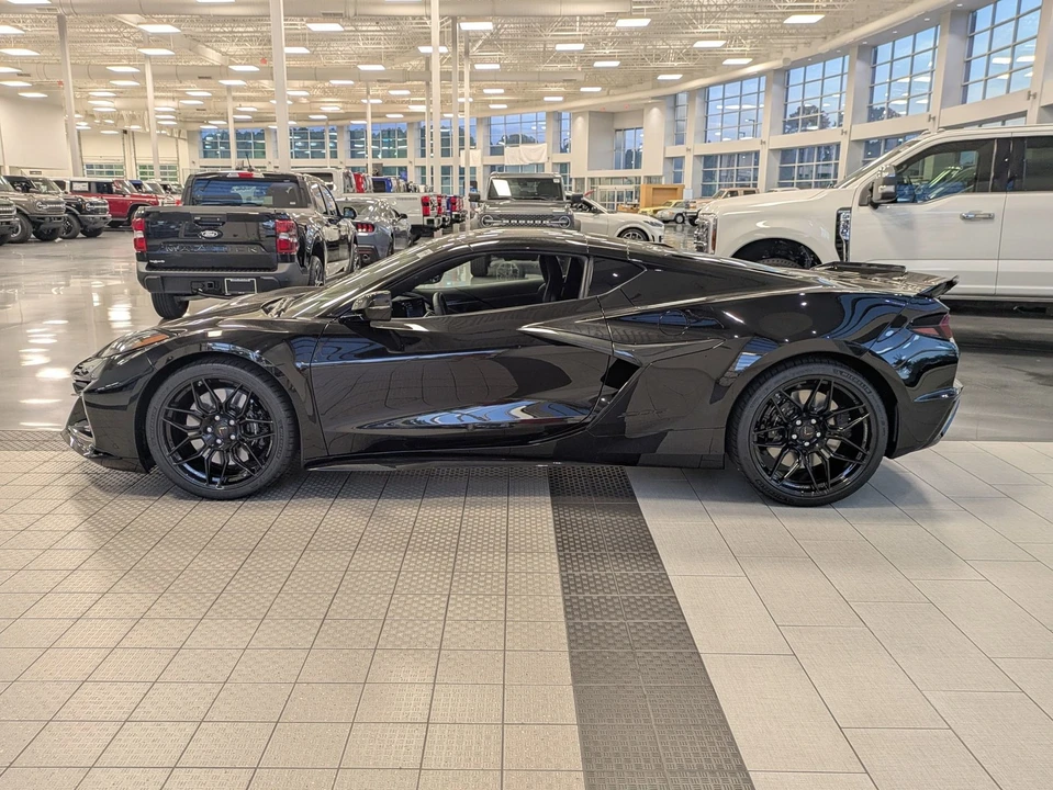 2025 Chevrolet Corvette C8 Z06 - Image 7 of 31