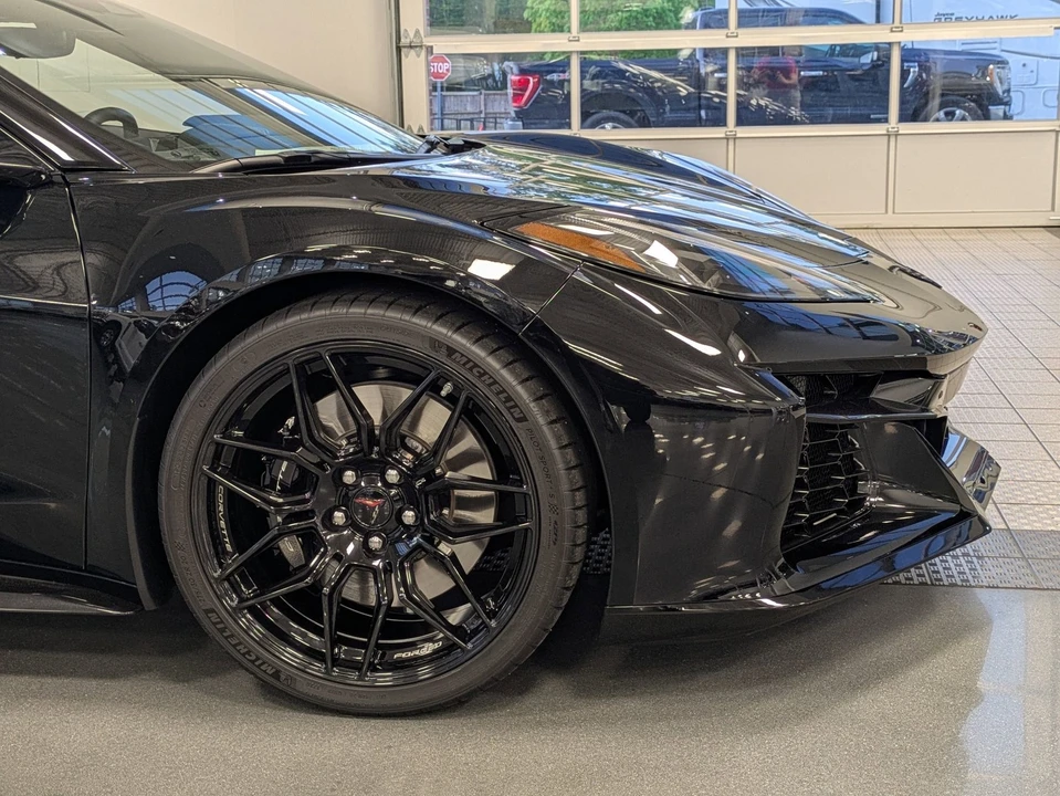2025 Chevrolet Corvette C8 Z06 - Image 11 of 31