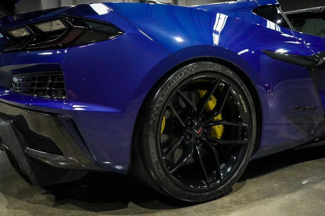 2025 Chevrolet Corvette C8 Z06 - Image 17 of 21