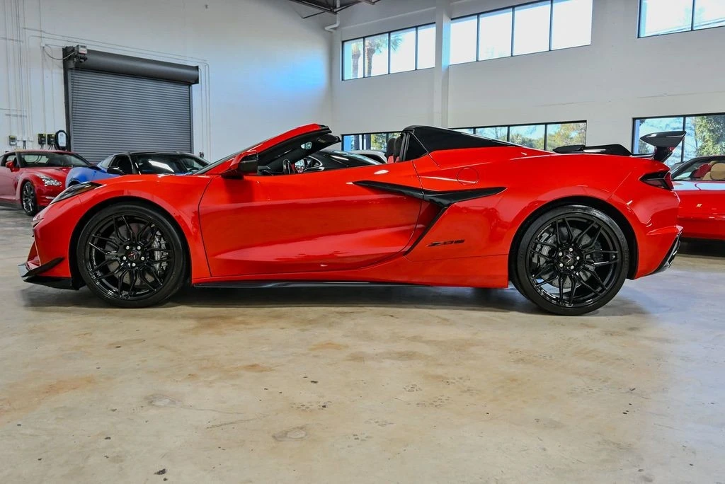 2025 Chevrolet Corvette C8 Z06 - Image 8 of 12