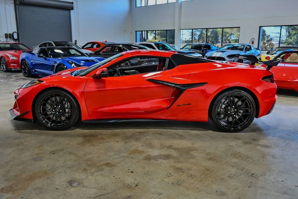 2025 Chevrolet Corvette C8 Z06 - Image 11 of 12