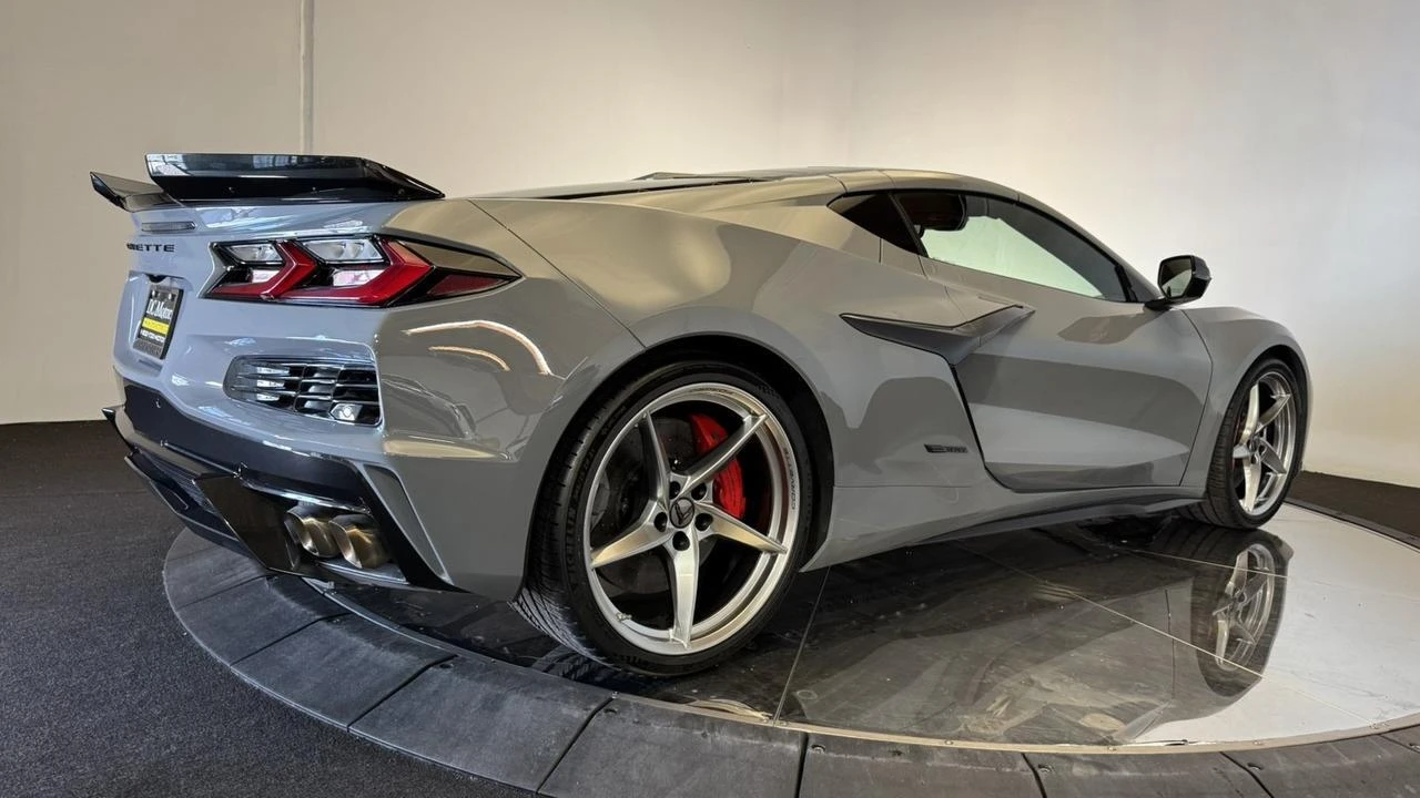 2025 Chevrolet Corvette C8 Z06 - Image 28 of 31