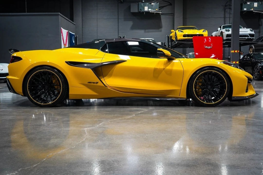 2025 Chevrolet Corvette C8 - Image 15 of 31