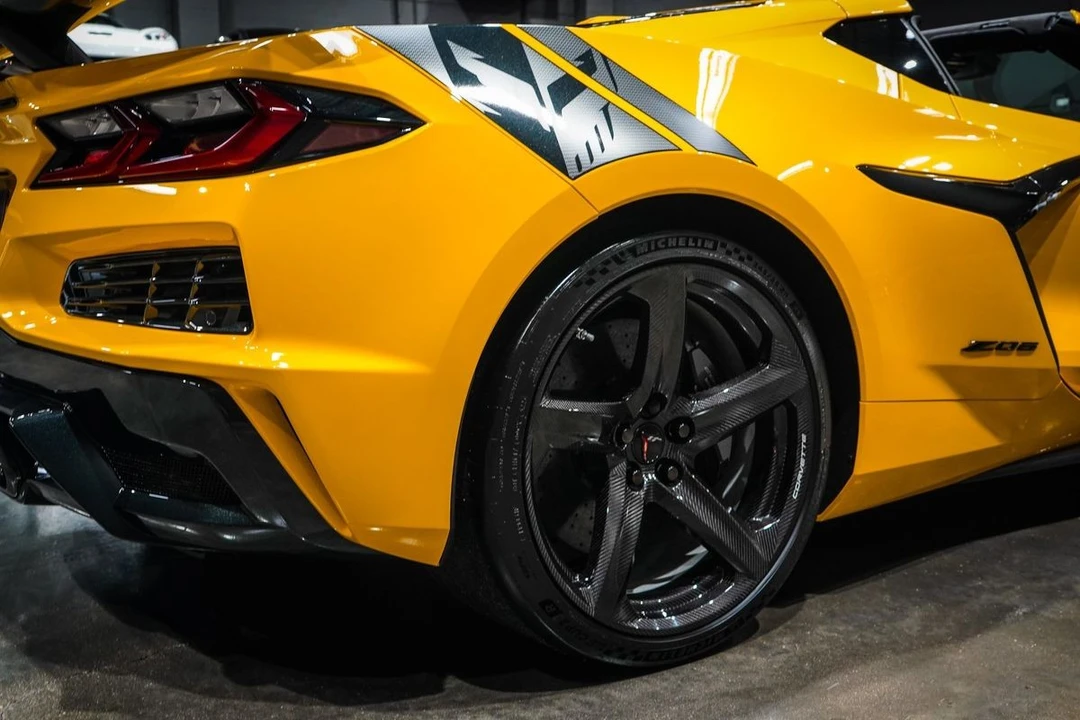 2025 Chevrolet Corvette C8 Z06 - Image 17 of 21