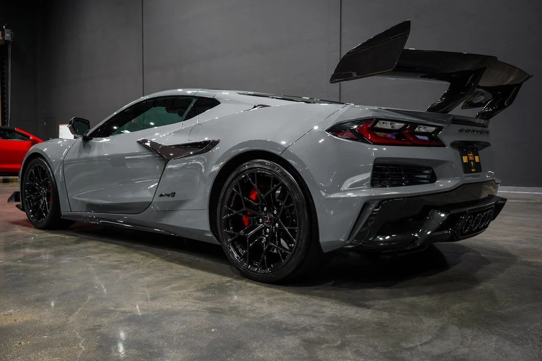 2025 Chevrolet Corvette C8 Z06 - Image 21 of 31