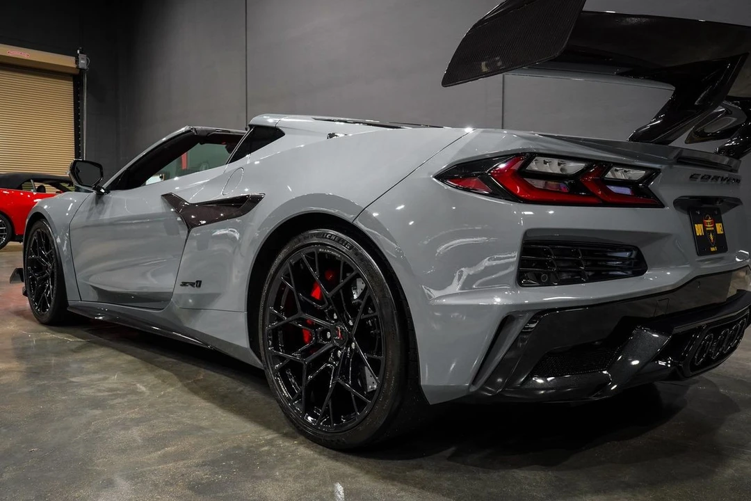 2025 Chevrolet Corvette C8 Z06 - Image 14 of 31