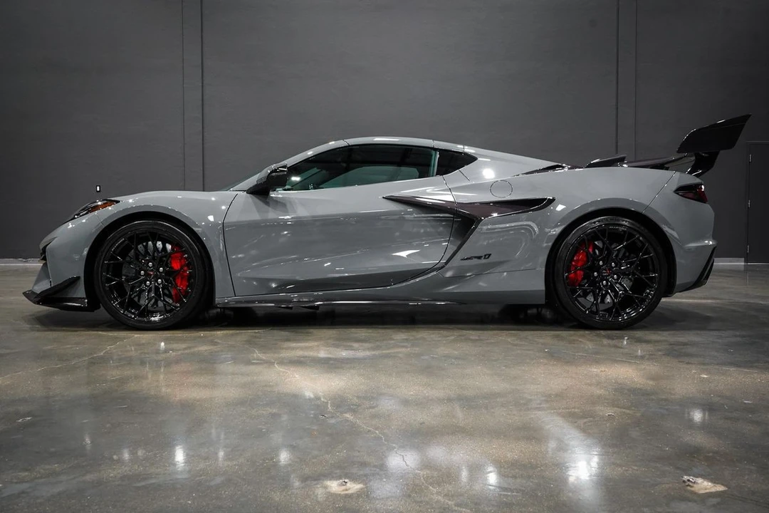 2025 Chevrolet Corvette C8 Z06 - Image 20 of 31