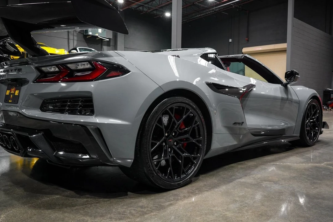 2025 Chevrolet Corvette C8 Z06 - Image 18 of 31